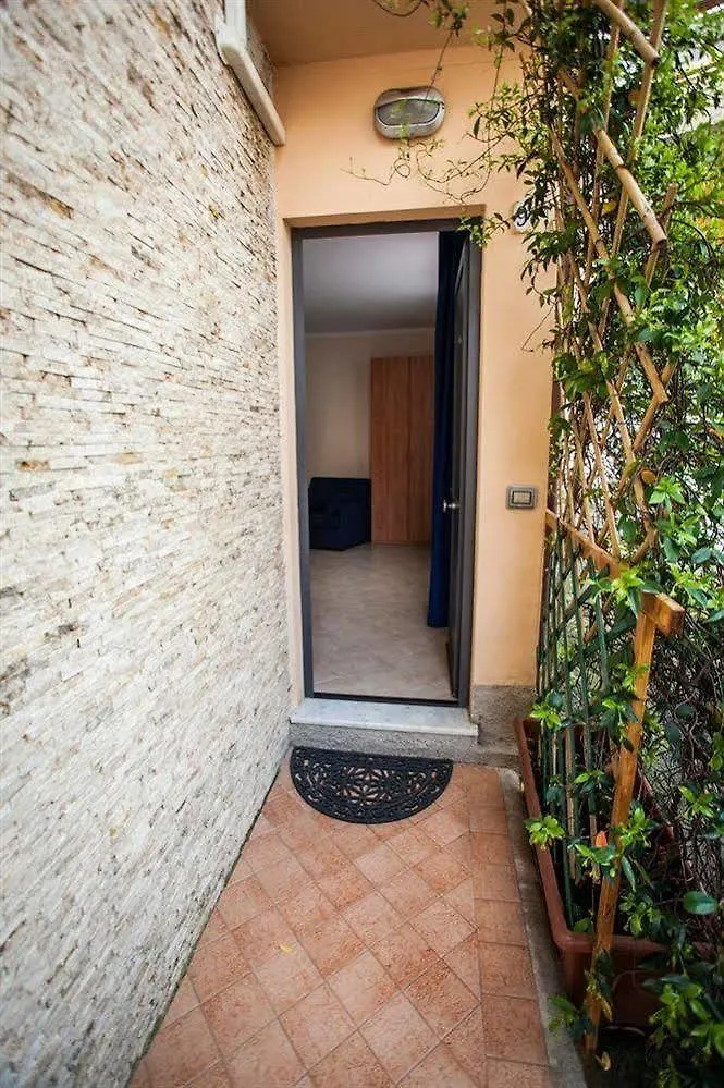 Casa Vacanze Isophylla Finale Ligure 3*,