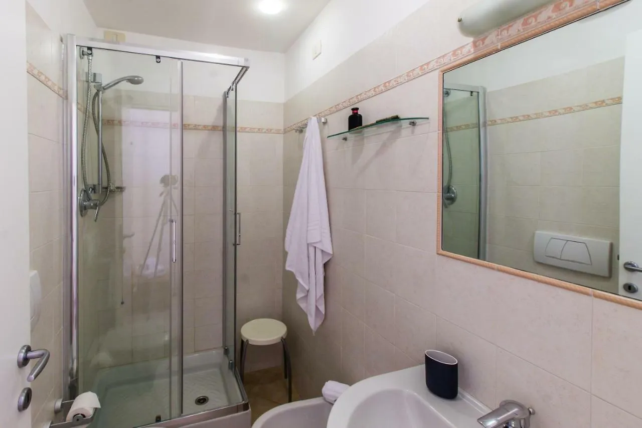 Casa Vacanze Isophylla Finale Ligure 3*,  Italia